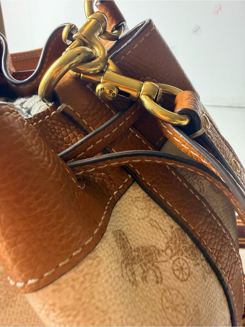 Coach horse and carriage print 2 way bag,ivory and brown - Picture 3 of 16